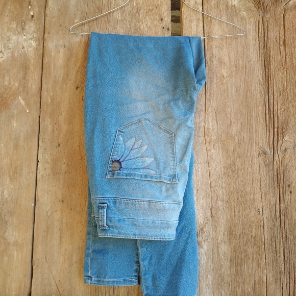 Hand drawn floral art on ladies Mudd jeans size 9 - Picture 1 of 5